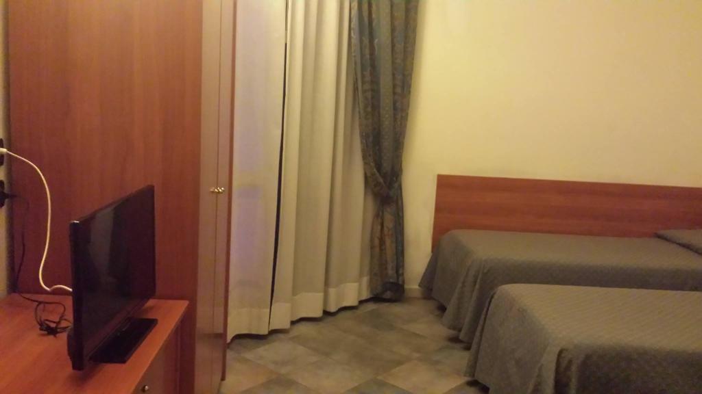 Adelphi Room & Breakfast Ferrara Exteriör bild