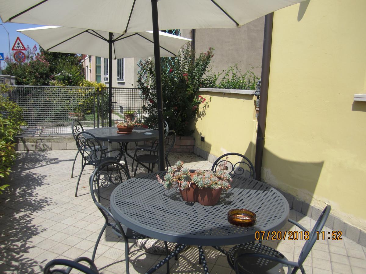 Adelphi Room & Breakfast Ferrara Exteriör bild