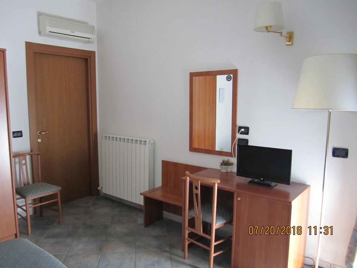 Adelphi Room & Breakfast Ferrara Exteriör bild