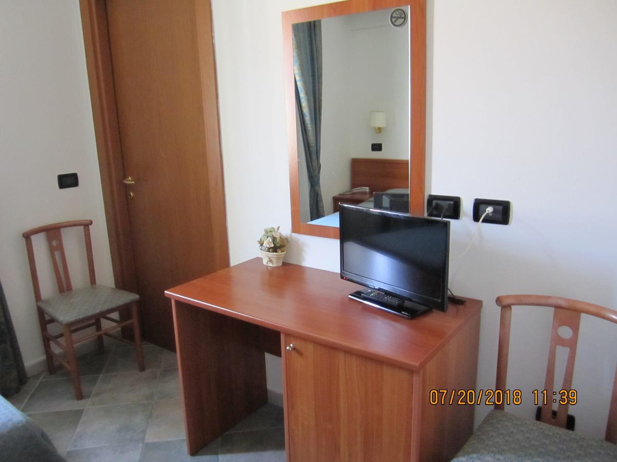 Adelphi Room & Breakfast Ferrara Exteriör bild