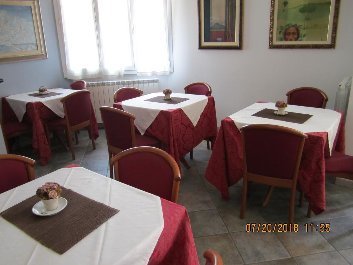 Adelphi Room & Breakfast Ferrara Exteriör bild