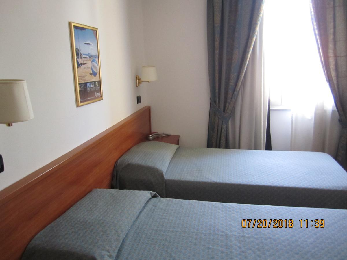 Adelphi Room & Breakfast Ferrara Exteriör bild